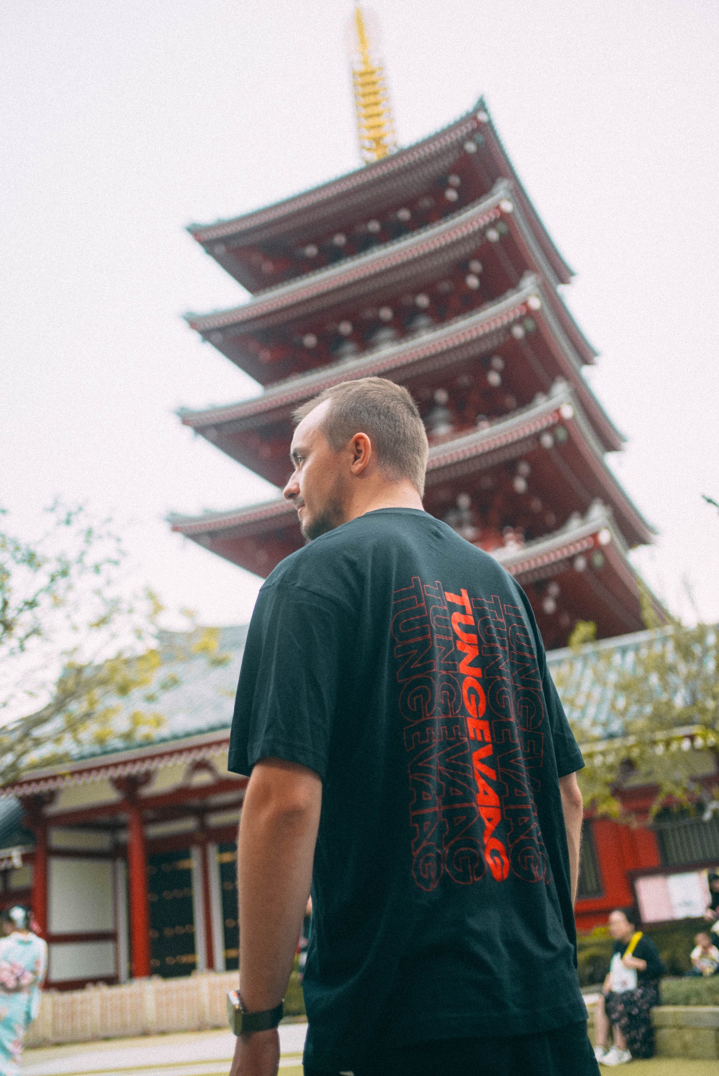 Tungevaag T-shirt / Red Vertical Print